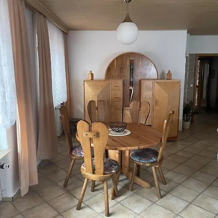 Erlenstr. 17 35410 *