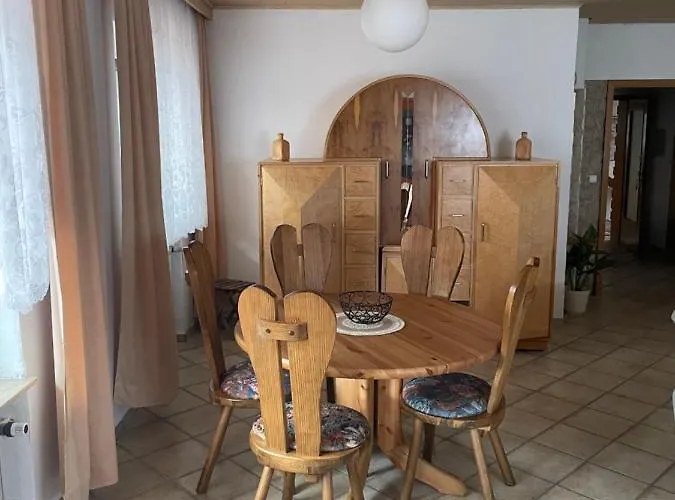 Erlenstr. 17 35410 *